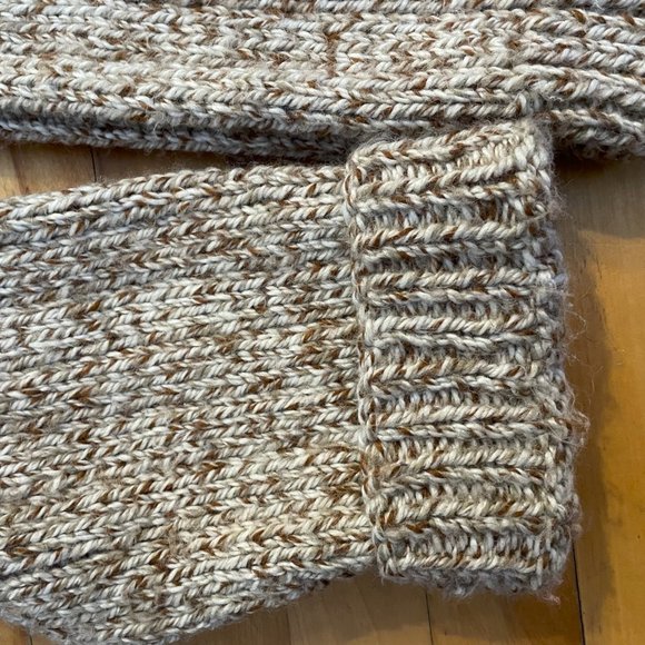 Vintage handknit collared wool sweater - Picture 2 of 4